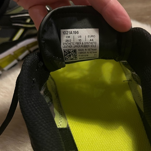 Like New ASICS GEL-Kayano 5 360 in Black / Safety Yellow Size 10 Men’s - Picture 14 of 15